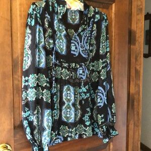 Lily White blouse. Med